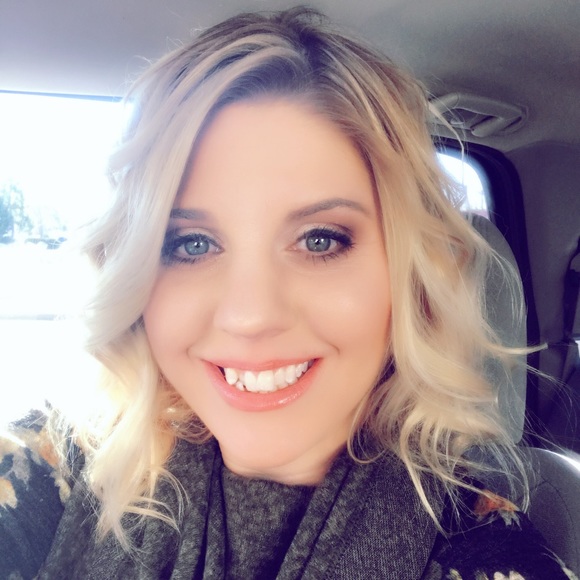 Meet your Posher, Stacey - Picture 1 of 2